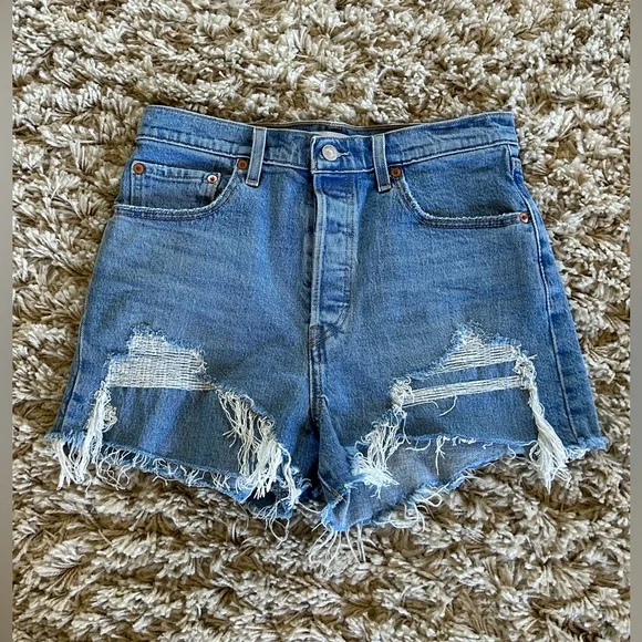 Sz 29 Womens Levis Ribcage Denim Shorts Super High Rise Waisted NWOT Button Fly - Picture 2 of 13